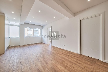 Apartamento T2 à venda na Rua de Almada s/n