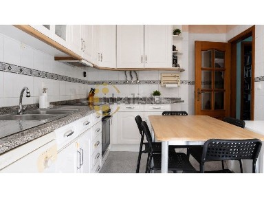Apartamento T2 à venda na Rua Piteira Santos, 28