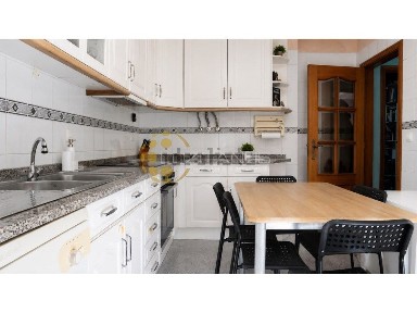 Apartamento T2 à venda na Rua Piteira Santos, 28