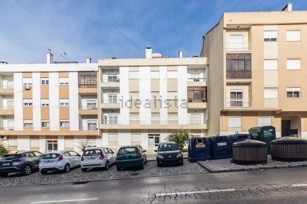 Apartamento T2 à venda na Rua Luís de Camões, 18