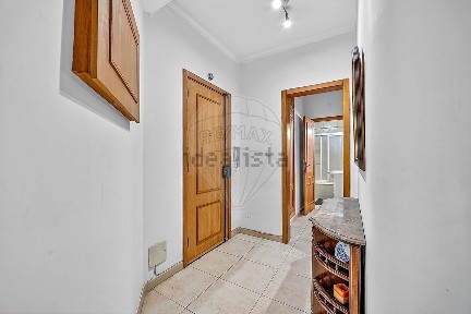 Apartamento T2 à venda na Rua Cidade da Praia