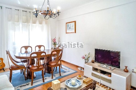 Apartamento T3 à venda na Rua António Aleixo, 9