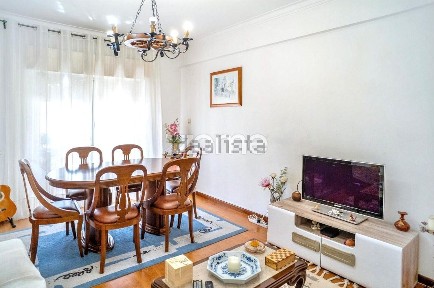 Apartamento T3 à venda na Rua António Aleixo, 9