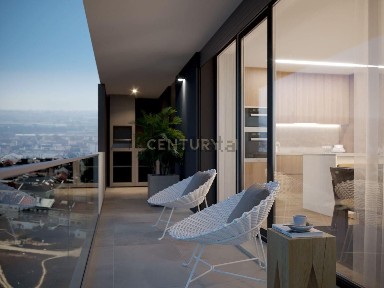 Apartamento T3 à venda na Rua Fernão Mendes Pinto, 32