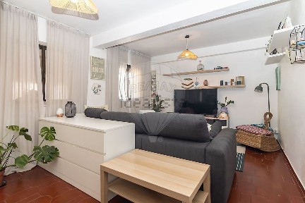 Apartamento T3 à venda na Rua Raúl Brandão