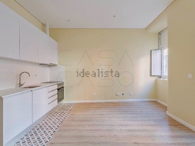 Apartamento T2 à venda na Rua Gonçalo de Abreu