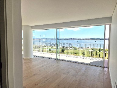 Apartamento T3 à venda na Rua Bombeiros Voluntários do Barreiro, 31