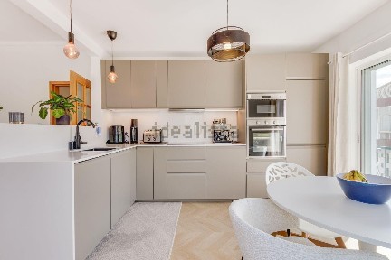 Apartamento T3 à venda na Rua Almirante José Mendes Cabeçadas, 17