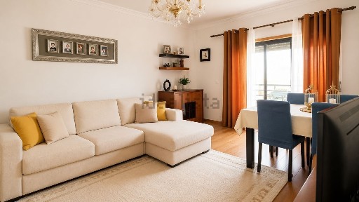Apartamento T2 à venda na Avenida 1º de Maio, 68