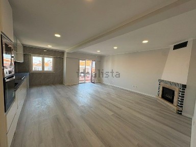 Apartamento T4 à venda na Rua Infante Dom Augusto, 98