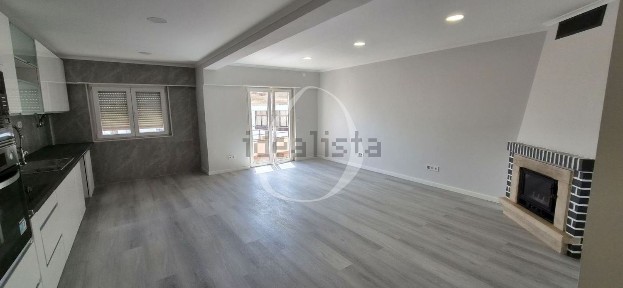 Apartamento T4 à venda na Cruz de Pau