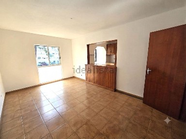 Apartamento T2 à venda na Rua Poeta Calafate