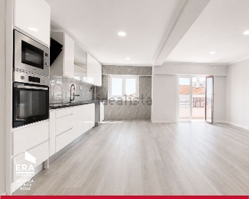 Apartamento T4 à venda na Rua Infante Dom Augusto