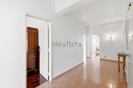 Apartamento T3 à venda na Praça São João Baptista