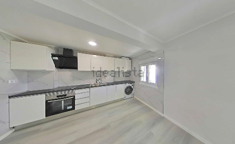 Apartamento T3 à venda na Rua João Jacinto de Magalhães, 6
