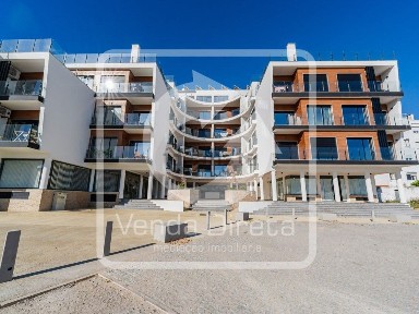 Apartamento T4 à venda na Rua Miguel Pais, 121 C