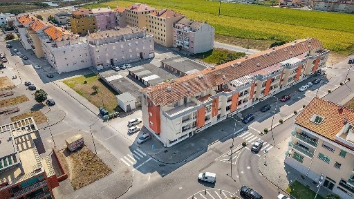 Apartamento T3 à venda na Avenida Claudino Santos Costa s/n