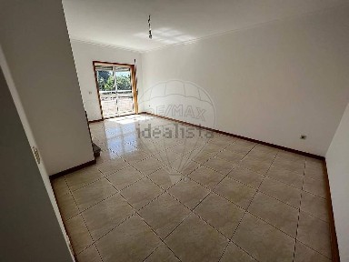 Apartamento T3 à venda na Rua do Centro Vidreiro