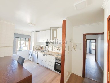 Apartamento T2 à venda na Rua Vitorino Nemésio