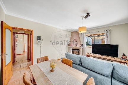 Apartamento T2 à venda na Rua Escola C+s