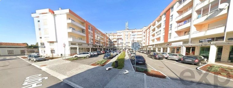 Apartamento T4 à venda na Rua Doutor Alberto Tavares de Castro