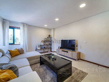 Apartamento T3 à venda na Rua Ribeira Brava, 122