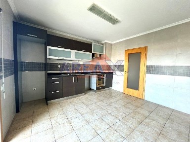 Apartamento T3 à venda no Centro de Oliveira de Azeméis