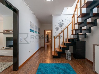 Apartamento T3 à venda na Rua Madalena Sotto
