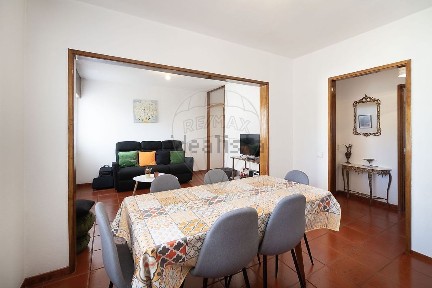 Apartamento T3 à venda na Avenida Manuel Maria da Rocha Colmieiro