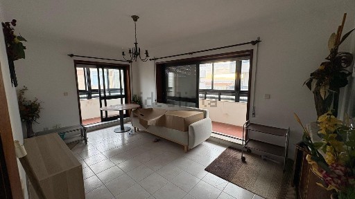 Apartamento T1 à venda na Rua 10