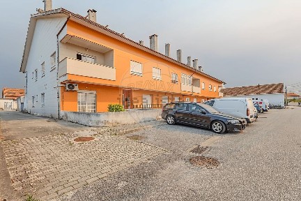 Apartamento T2 à venda na Rua do Caseiro