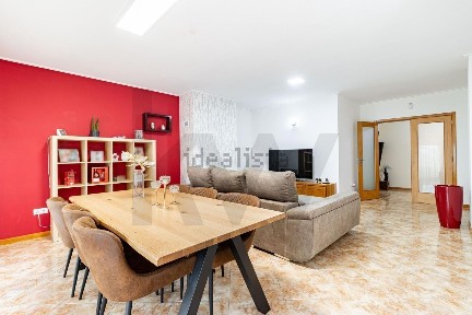 Apartamento T4 à venda na Avenida 25 Abril