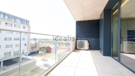 Apartamento T3 à venda na Rua António da Rocha Madail