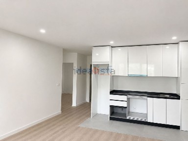 Apartamento T3 à venda em Avelãs de Caminho
