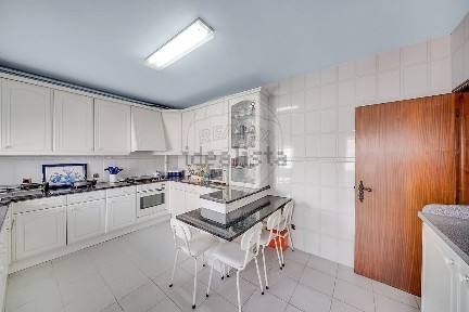 Apartamento T2 à venda na Rua Carvalho e Maia