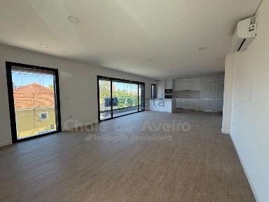 Apartamento T3 à venda em Esgueira