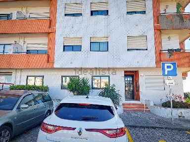 Apartamento T2 à venda na Rua Mó