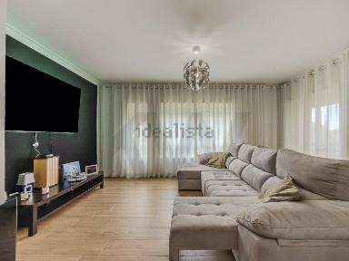 Apartamento T3 à venda na Avenida Francisco Sá Carneiro