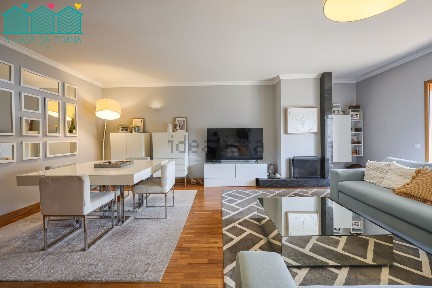 Apartamento T3 à venda na Avenida 5 de Outubro s/n