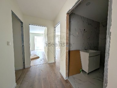 Apartamento T2 à venda na Rua Cândido dos Reis