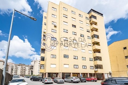 Apartamento T4 à venda na Rua Bento Manuel Azevedo Teixeira Lopes, 128