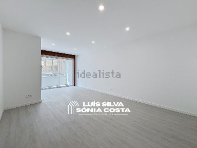 Apartamento T2 à venda na Rua Doutor António Ferreira Soares, 31