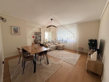Apartamento T2 à venda na Rua Manuel Facica