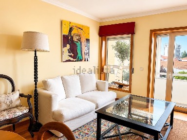 Apartamento T2 à venda na Rua Doutor Francisco Ferreira Neves