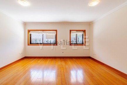 Apartamento T2 à venda na Rua Dom Manuel Barbuda e Vasconcelos