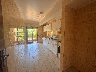 Apartamento T2 à venda na Rua Engenheiro José Bastos Xavier