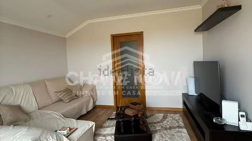 Apartamento T2 à venda na Rua Cónego Maio