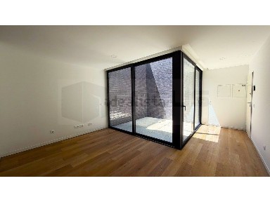Apartamento T1 à venda na Sá-Barrocas