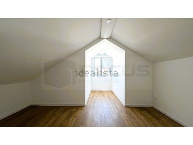 Apartamento T2 à venda no Bairro do Liceu - 5 Bicas