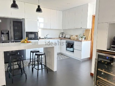 Apartamento T6 à venda no Bairro do Liceu - 5 Bicas